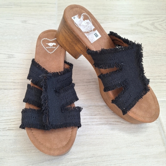 Rocket Dog Shoes - Rocket Dog women's black Clipper slide chunky heeled sandals - size 8